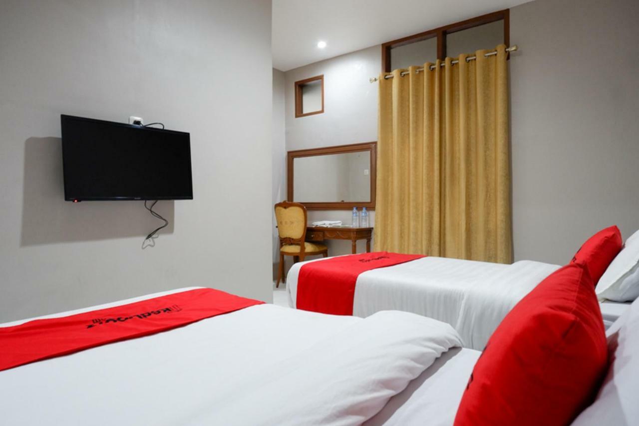 Reddoorz Plus At Hotel Srikandi Kendari Exterior photo