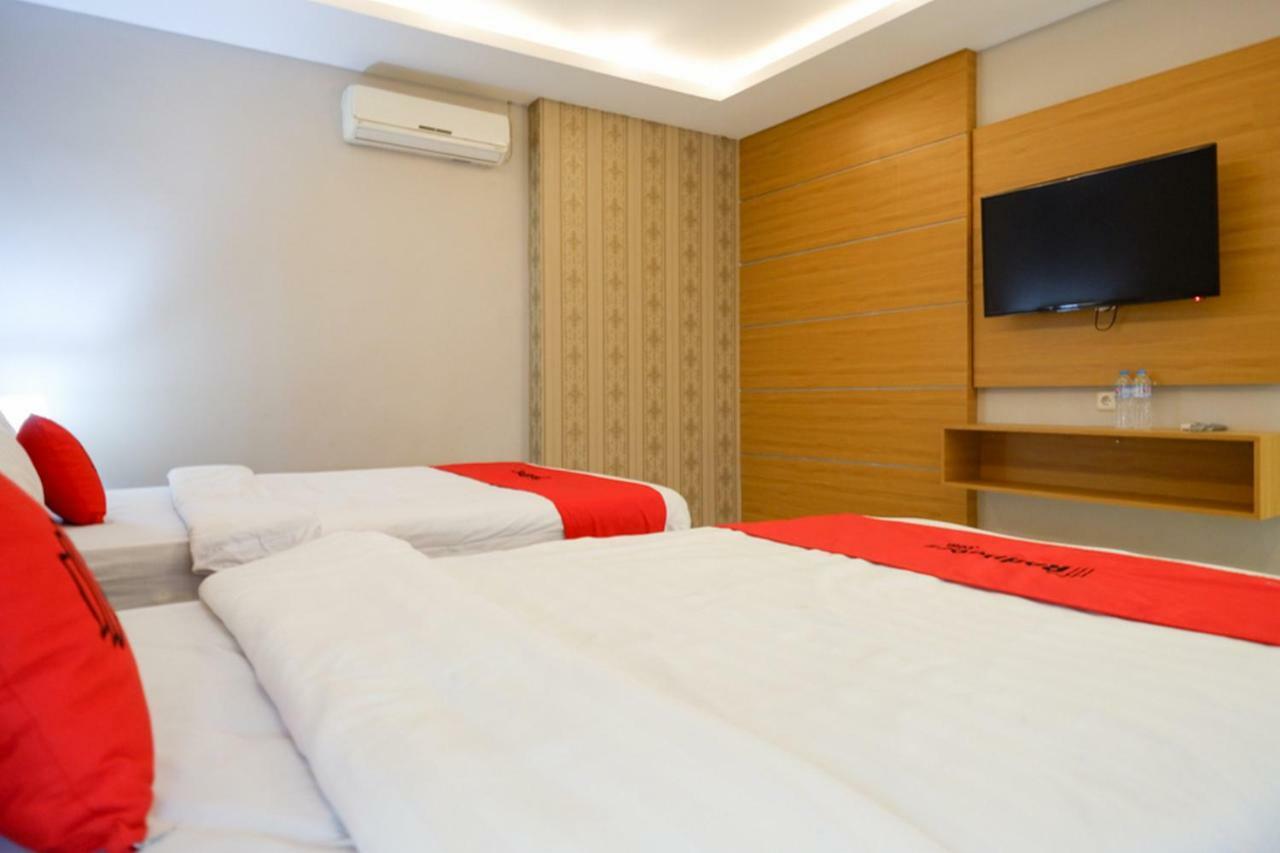 Reddoorz Plus At Hotel Srikandi Kendari Exterior photo