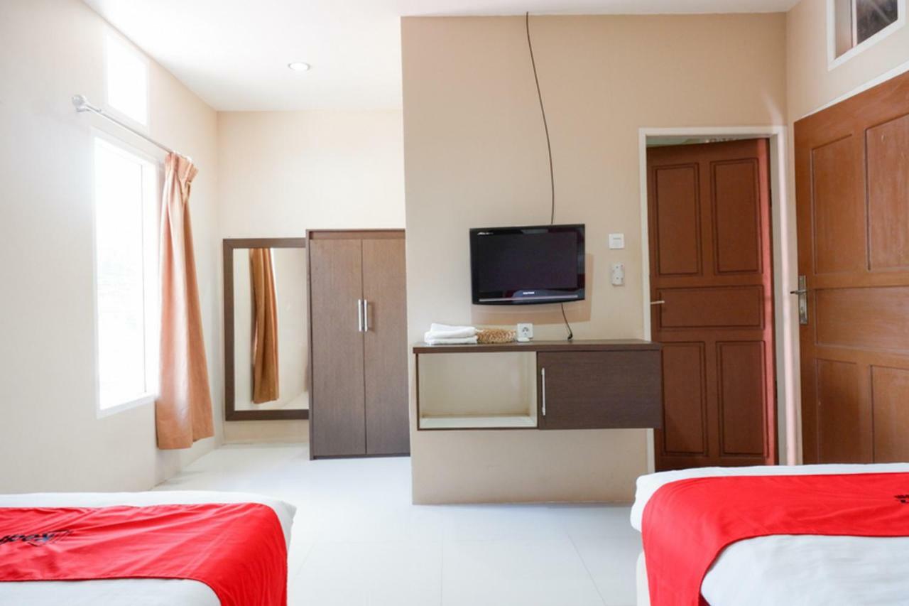 Reddoorz Plus At Hotel Srikandi Kendari Exterior photo