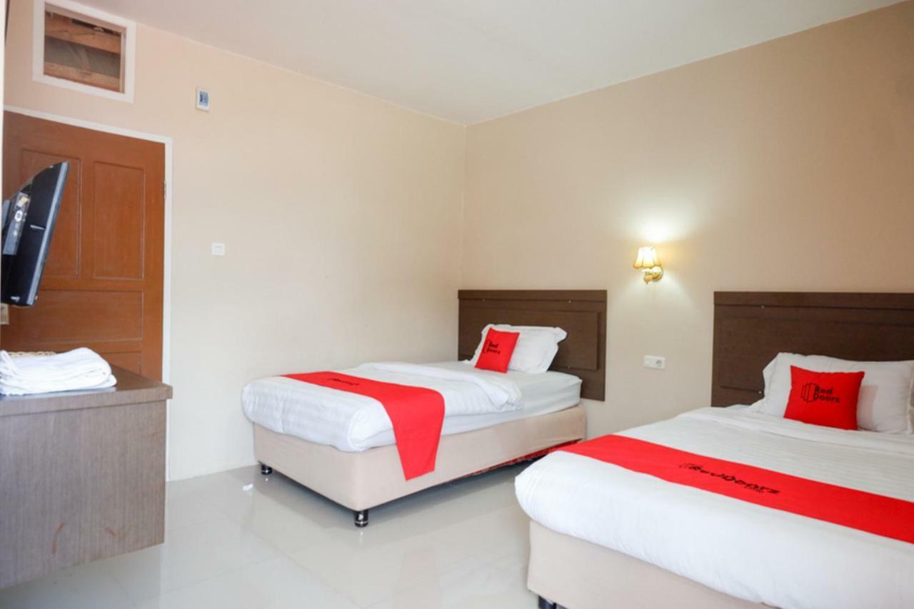 Reddoorz Plus At Hotel Srikandi Kendari Exterior photo