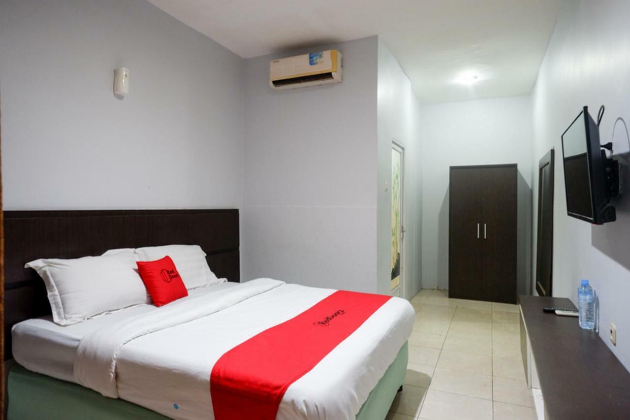 Reddoorz Plus At Hotel Srikandi Kendari Exterior photo